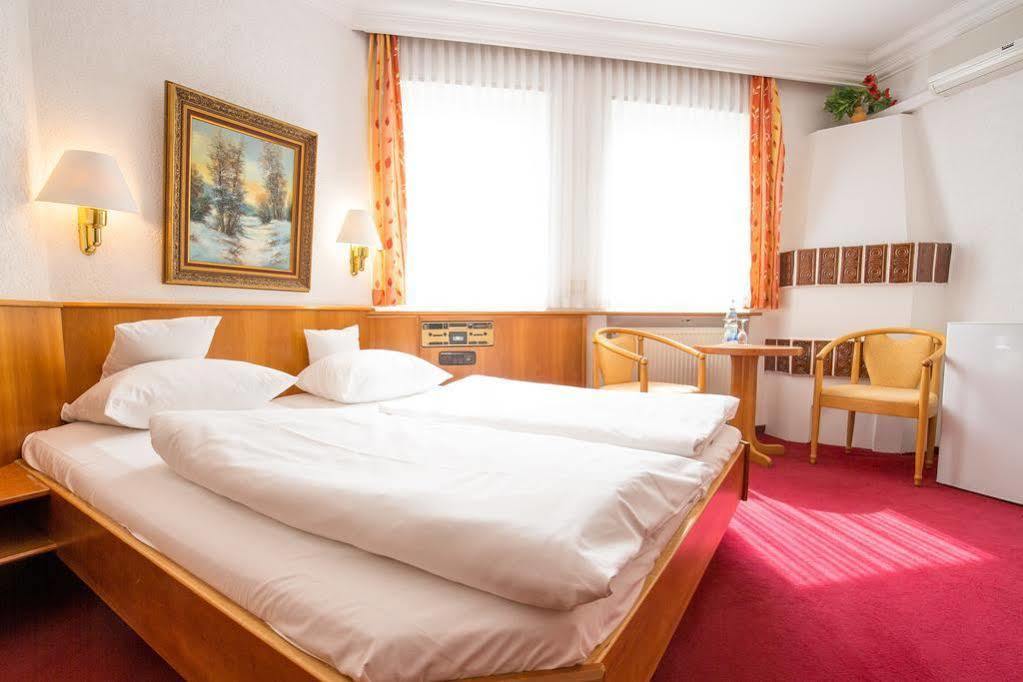 Kubler Stars Hotel คาร์ลสรูเฮอ ภายนอก รูปภาพ