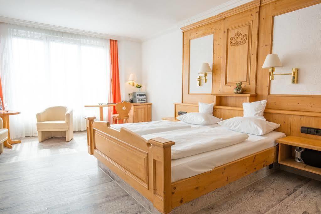 Kubler Stars Hotel คาร์ลสรูเฮอ ภายนอก รูปภาพ