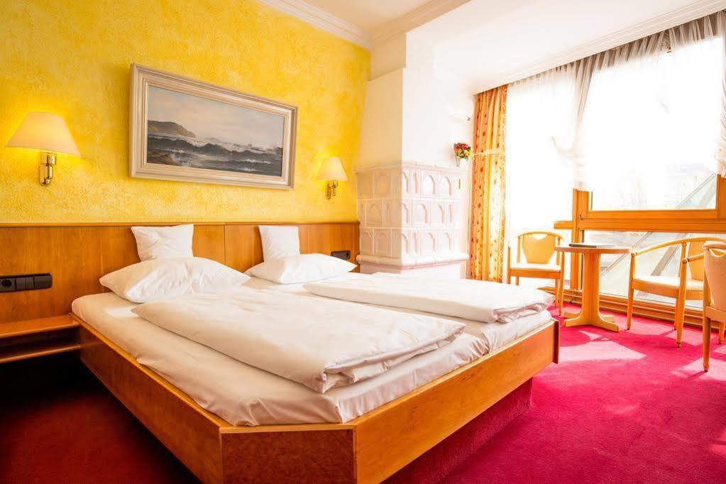 Kubler Stars Hotel คาร์ลสรูเฮอ ภายนอก รูปภาพ