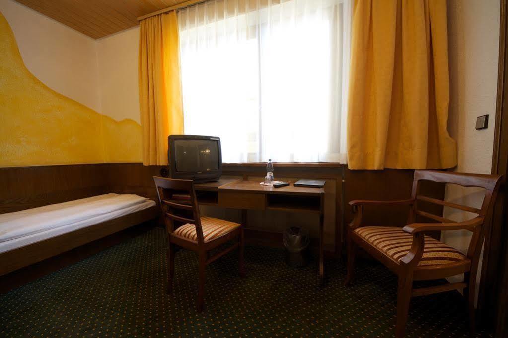 Kubler Stars Hotel คาร์ลสรูเฮอ ภายนอก รูปภาพ