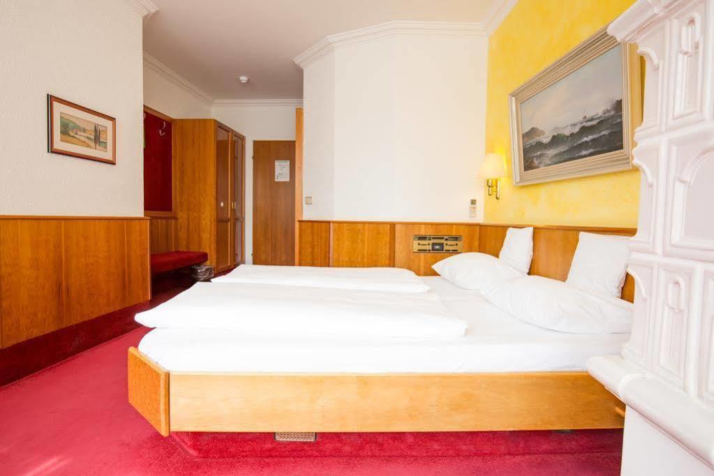 Kubler Stars Hotel คาร์ลสรูเฮอ ภายนอก รูปภาพ