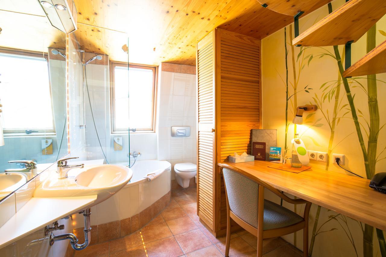 Kubler Stars Hotel คาร์ลสรูเฮอ ภายนอก รูปภาพ