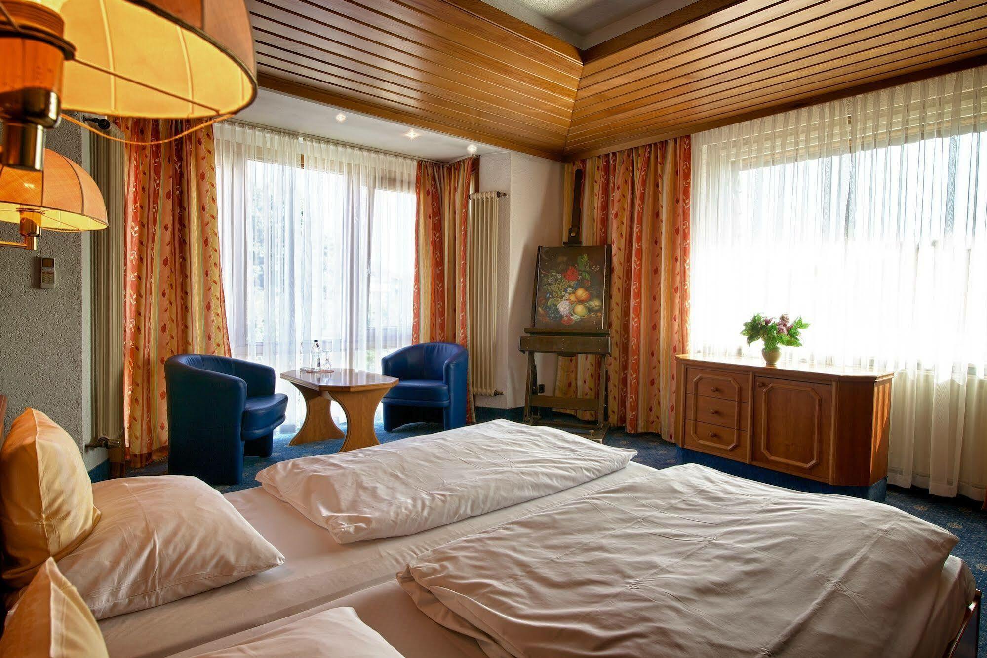 Kubler Stars Hotel คาร์ลสรูเฮอ ภายนอก รูปภาพ