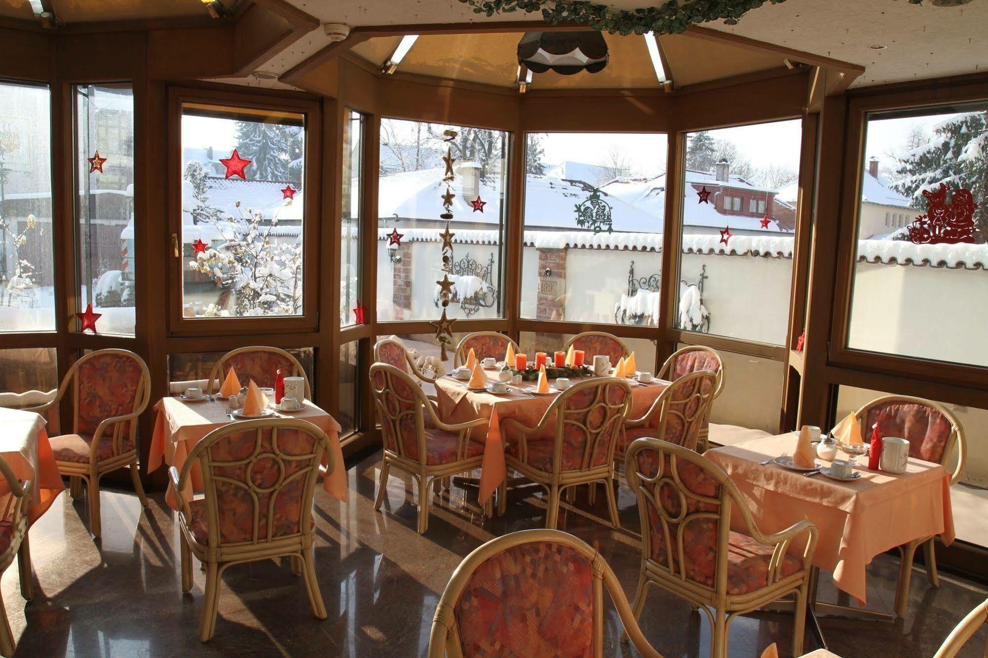 Kubler Stars Hotel คาร์ลสรูเฮอ ภายนอก รูปภาพ